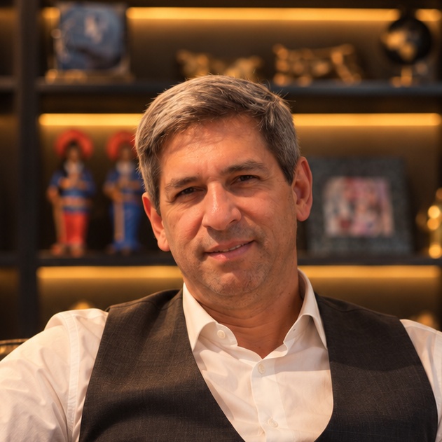 Dr. Flávio Varela
